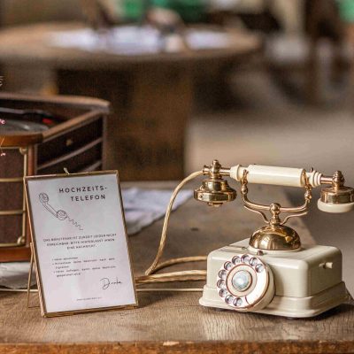 Das Hochzeitstelefon als Audio-Gästebuch auf einer Hochzeit